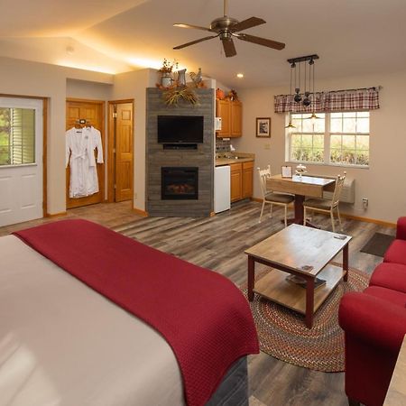 Hawk Valley Retreat & Cottages Galena Exterior photo