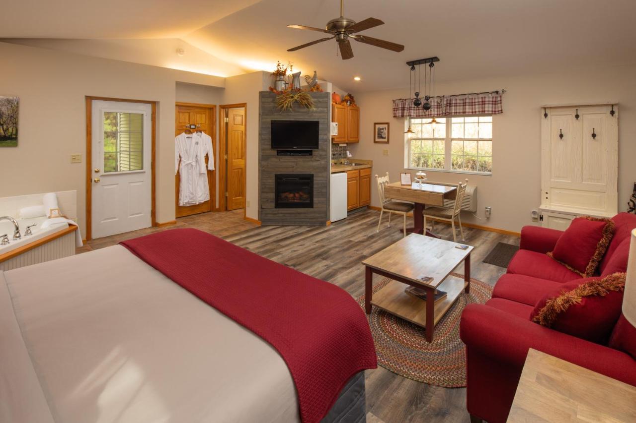 Hawk Valley Retreat & Cottages Galena Exterior photo