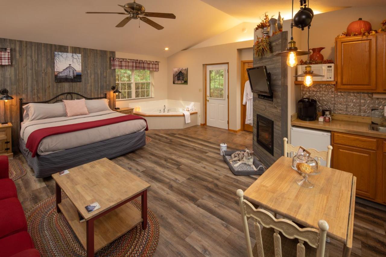 Hawk Valley Retreat & Cottages Galena Exterior photo