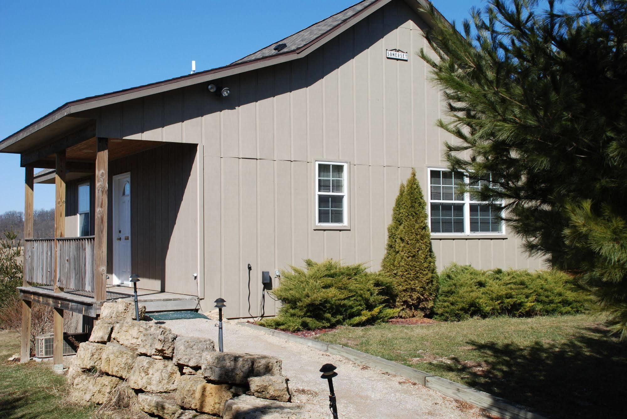 Hawk Valley Retreat & Cottages Galena Exterior photo