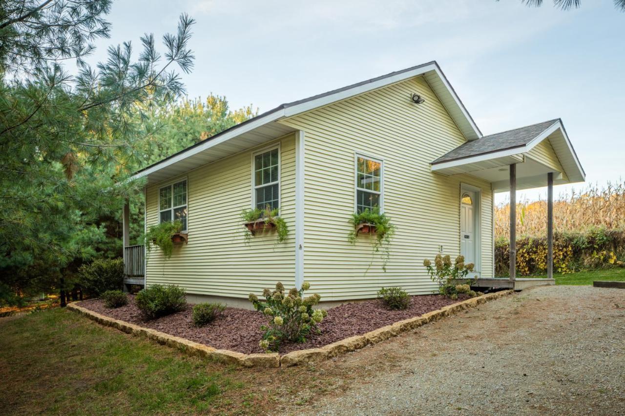 Hawk Valley Retreat & Cottages Galena Exterior photo