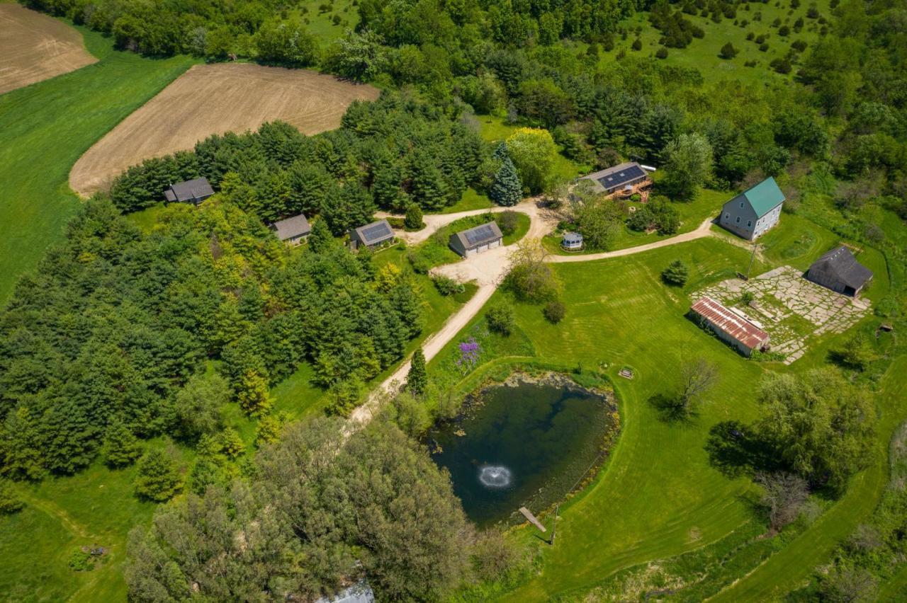 Hawk Valley Retreat & Cottages Galena Exterior photo