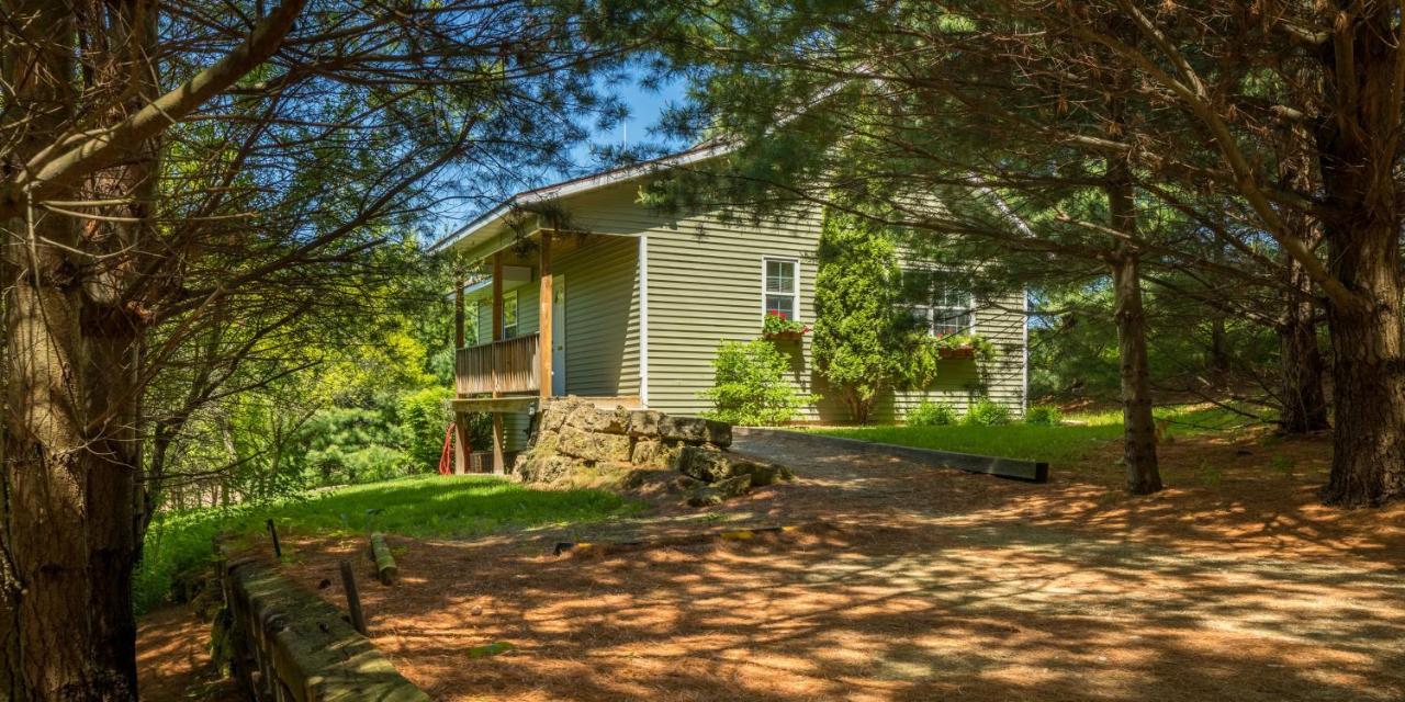 Hawk Valley Retreat & Cottages Galena Exterior photo