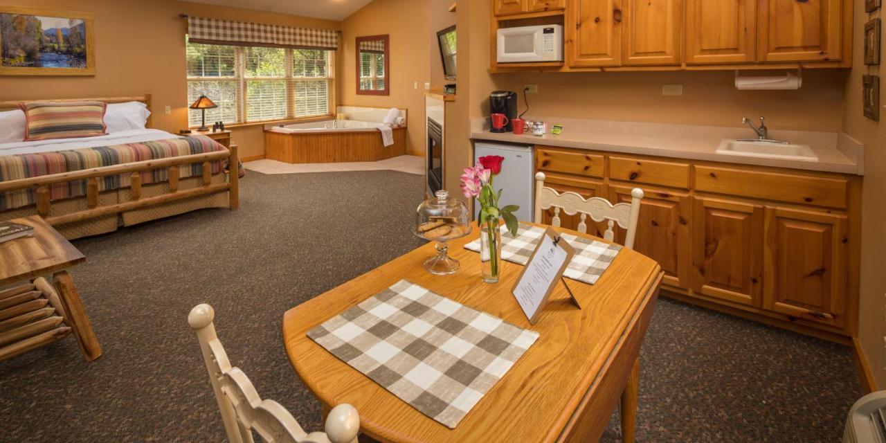 Hawk Valley Retreat & Cottages Galena Exterior photo